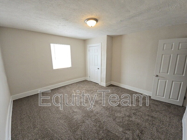 Building Photo - 421 S Jersey St