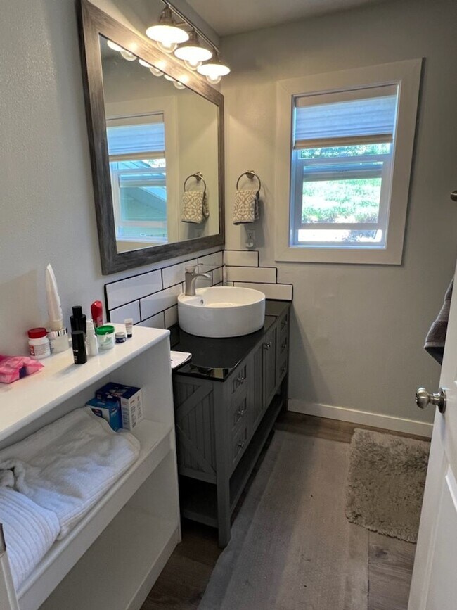 Building Photo - 2322 Fifth St