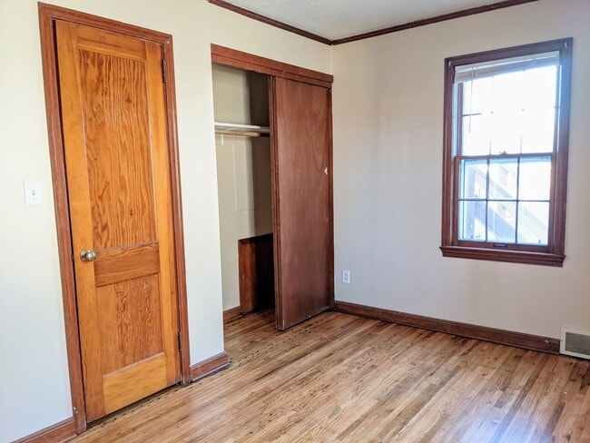 Building Photo - 1215 7th Ave SE