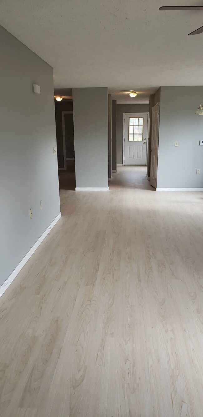 Building Photo - 220 Phillips St