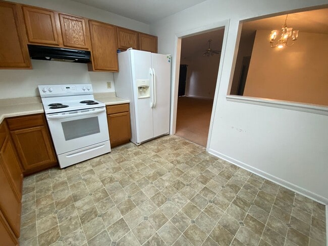 Building Photo - 612 Independence Dr