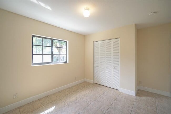 Building Photo - 5720 SW 26th St