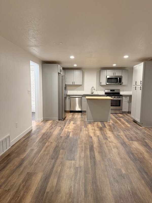 Building Photo - 655 S Sunset Dr