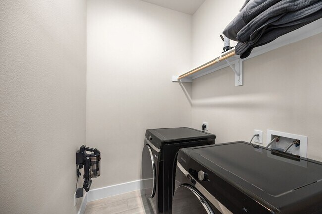 Building Photo - 4618 Nichols St