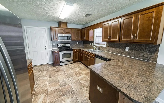 Building Photo - 8018 Silverado Dr