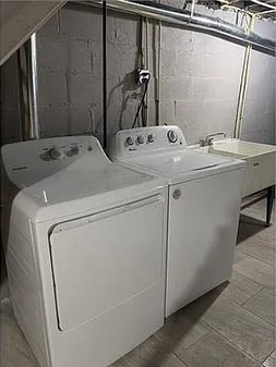 Building Photo - 2 Bedroom Plus Basement