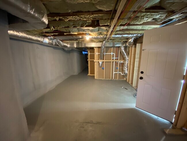 Building Photo - 38 E Main St