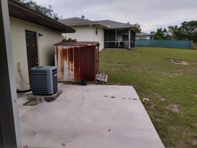 Building Photo - 2 bedroom 2 bathroom adorable house for rent