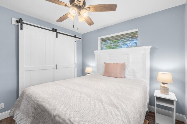 Building Photo - 8800 Royal Palm Blvd