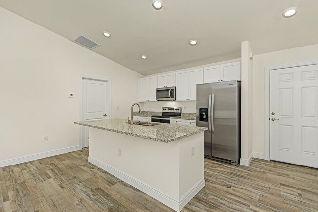 Building Photo - 4 Bedroom New Construction FURNISHED RENTAL