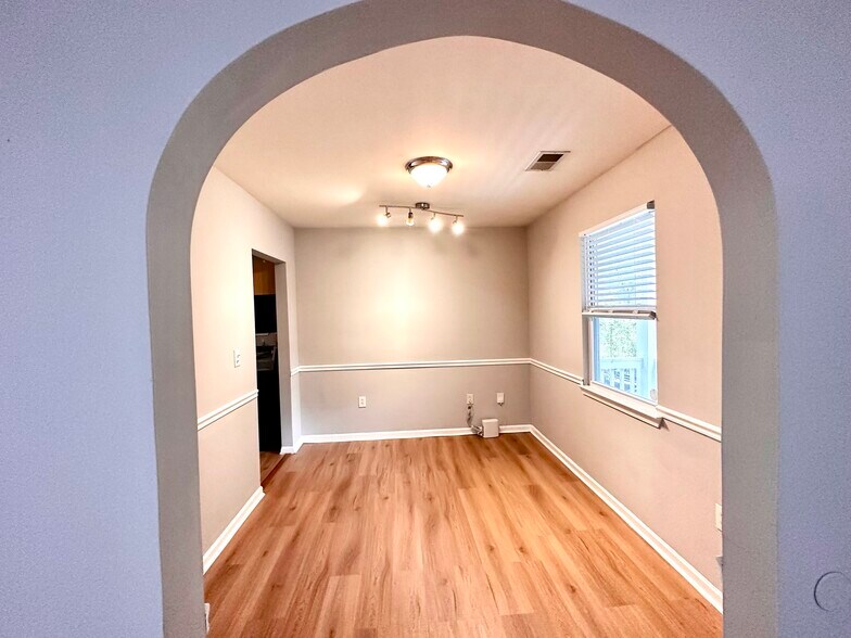 Building Photo - 2111 Highland St