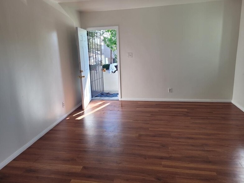 Building Photo - 966 Holly St