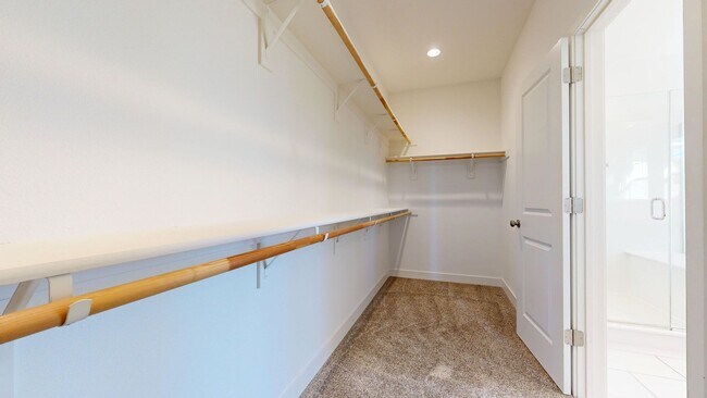 Building Photo - Bright & Beautiful 4 Bedroom 3 Full Bathroom Home!