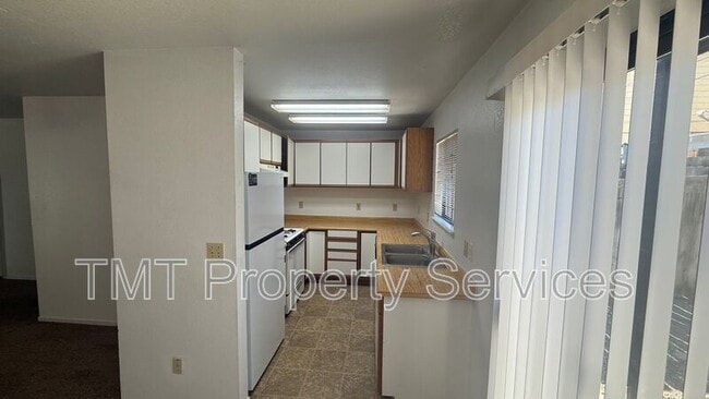 Building Photo - 535 Sims Ave