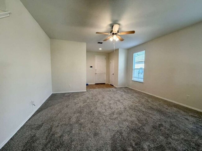 Building Photo - Charming Rental Opportunity in Desirable San Antonio!