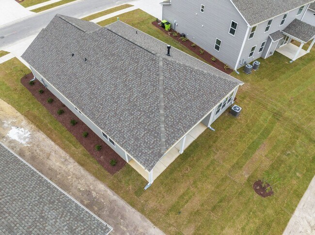 Building Photo - 3 Bedroom Home in WATERSIDE!