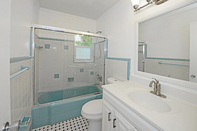 Building Photo - 3180 NW 6th Ave