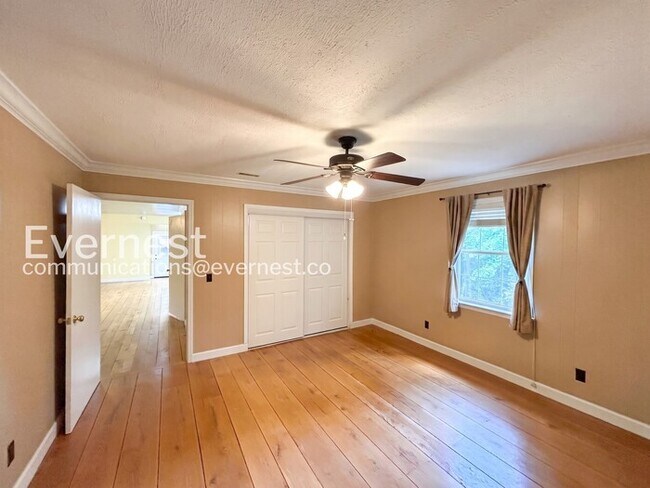Building Photo - 2 Bed/1 Bath Home with Carport / Pet-Friendly / Available Now!