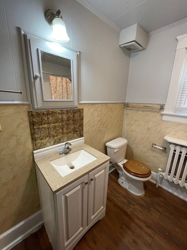 Building Photo - 2 Bedroom Single Family Home in Lancaster!