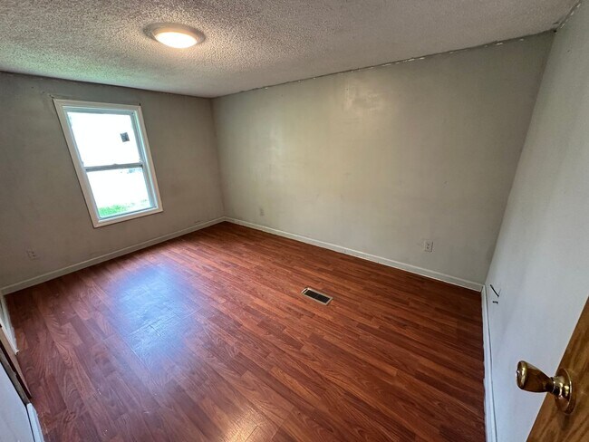 Building Photo - Single Wide Mobile home 2 bed 1 bath