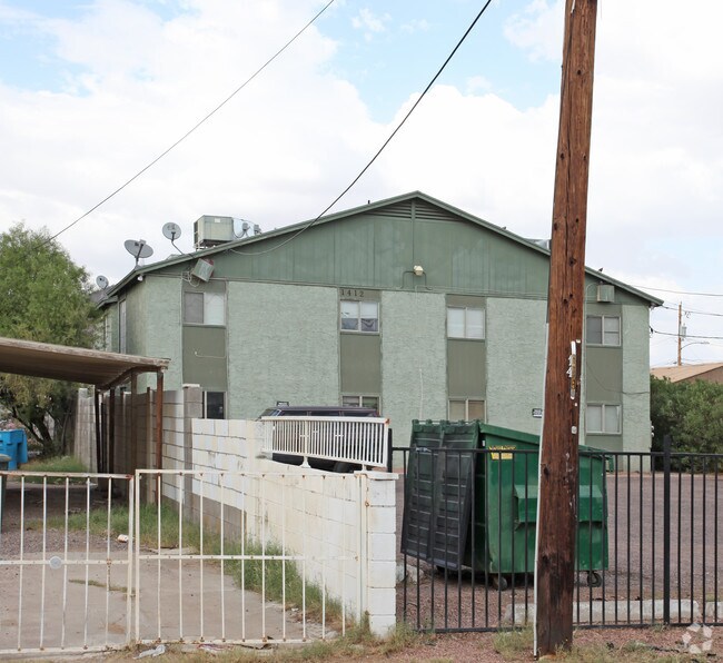 Building Photo - Vogel Manor