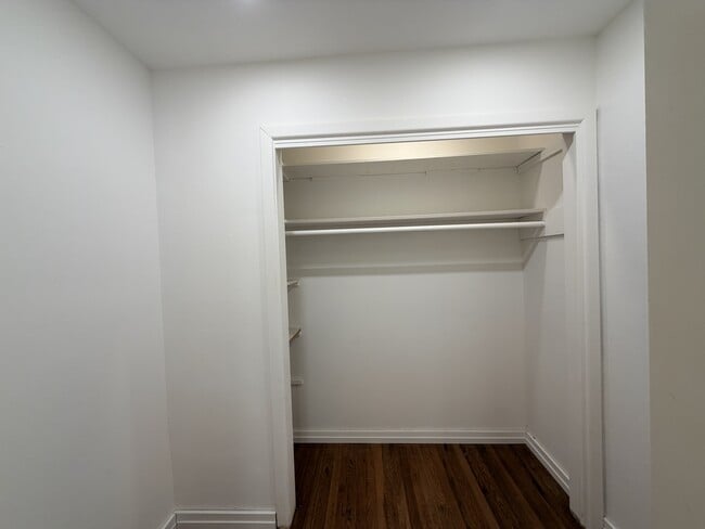 Building Photo - 914 Belmeade Dr