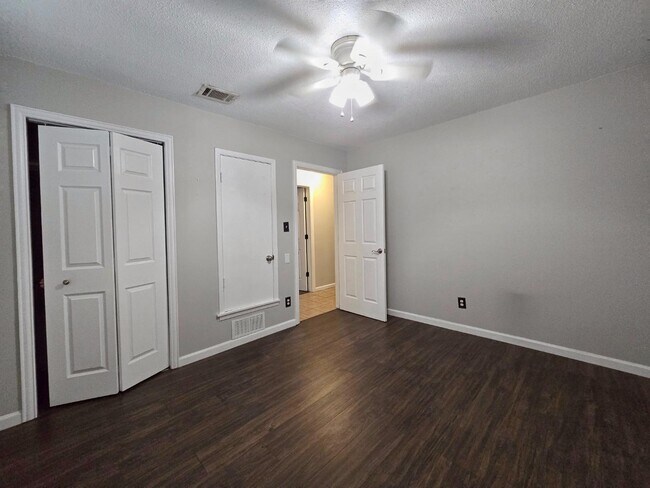 Building Photo - 140 Alaska St