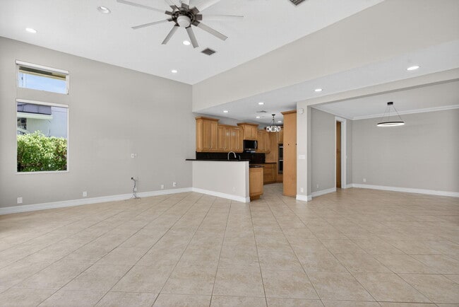 Building Photo - 4901 NE 29th Ave