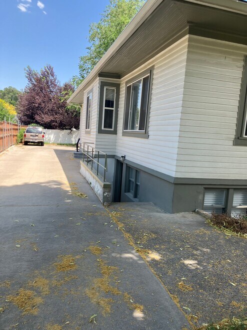 Building Photo - 711 E 200 N