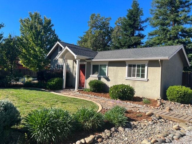 Building Photo - 1 Bedroom Home in Redding - MUST SEE