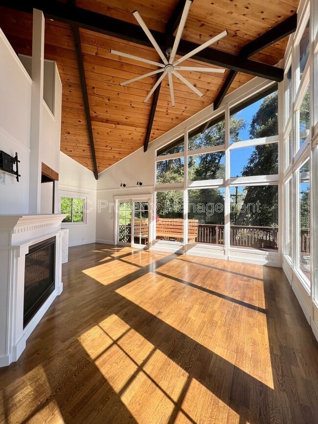 Building Photo - 766 Loma Prieta Dr