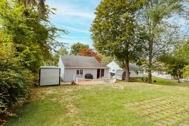 Building Photo - 452 Pond Point Ave