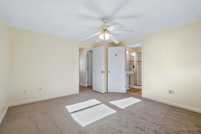 Building Photo - 152 Fairfield Dr