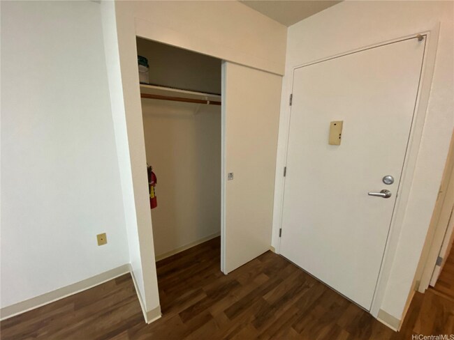 Building Photo - 95-1184-1184 Maka?ika?i St