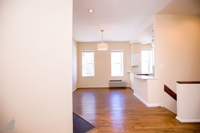 Building Photo - 1843 Mintwood Pl NW