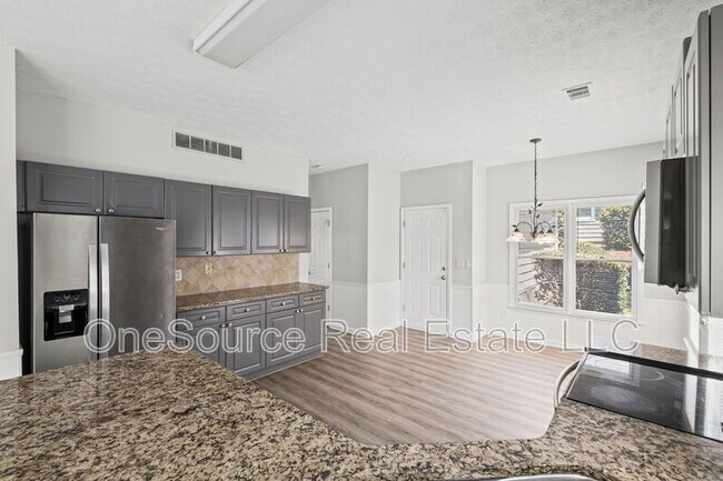 Building Photo - 10905 Pinewalk Forest Cir