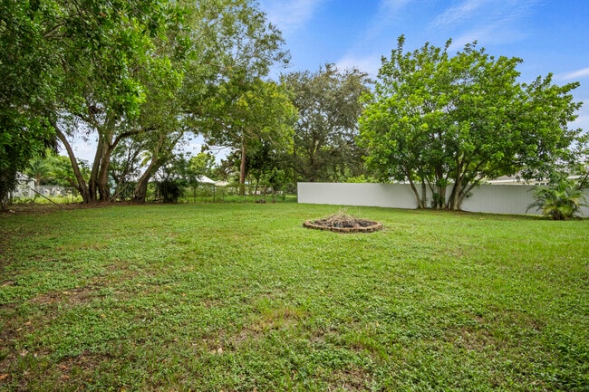 Building Photo - 232 SW Kimball Cir