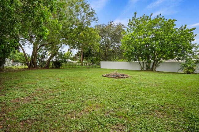 Building Photo - 232 SW Kimball Cir