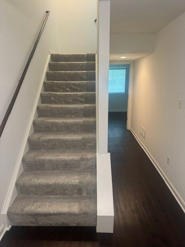 Building Photo - 221 Faulk Dr
