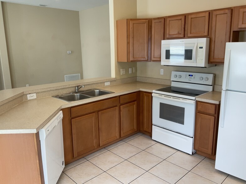 Building Photo - 8019 Alamosa Wood Ave
