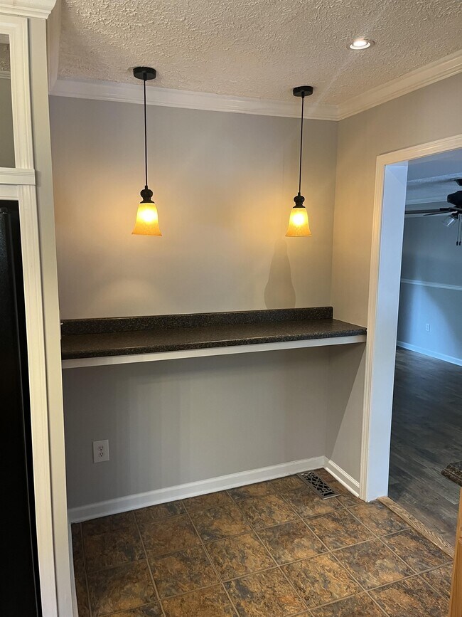 Building Photo - 306 Forest Hills Dr