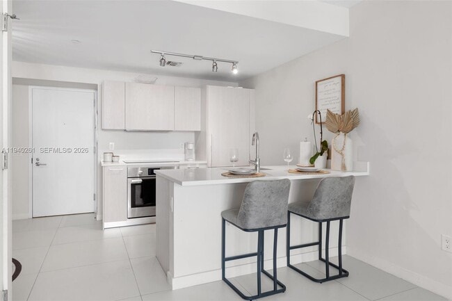 Building Photo - 501 NE 31st St