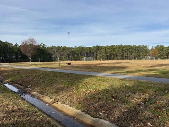 Building Photo - 42 Lodge Rd