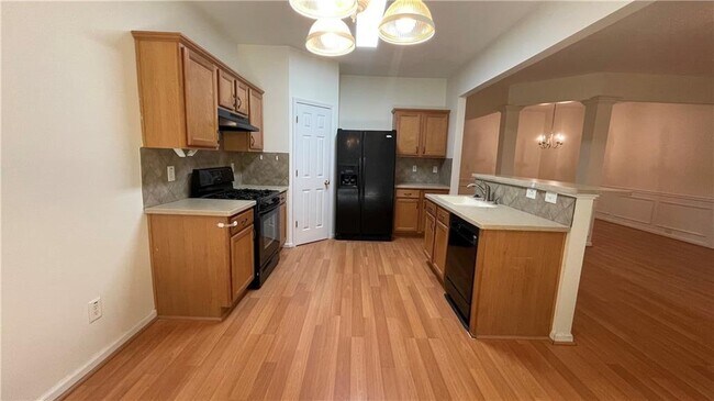 Building Photo - 2028 Ellison Way