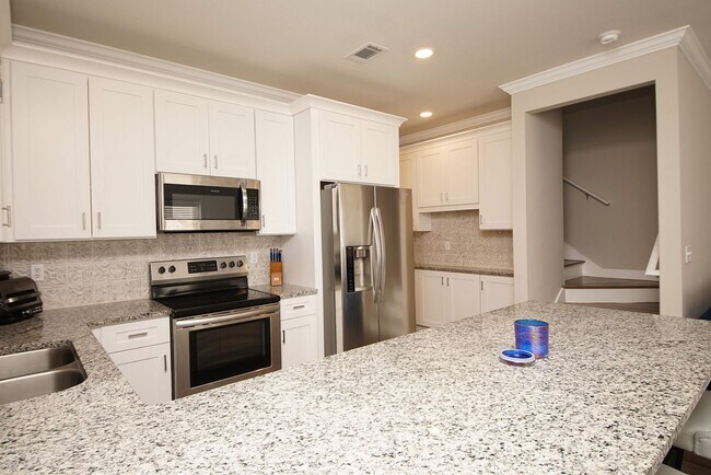 Building Photo - Great Location in Fort Walton Beach Near Bases and Hospital.