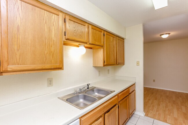 Building Photo - 9797 Leawood Blvd
