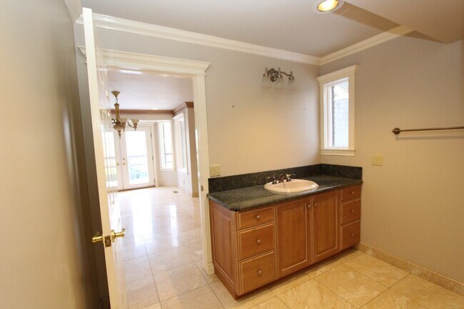 Building Photo - 3333 Deer Hollow Dr