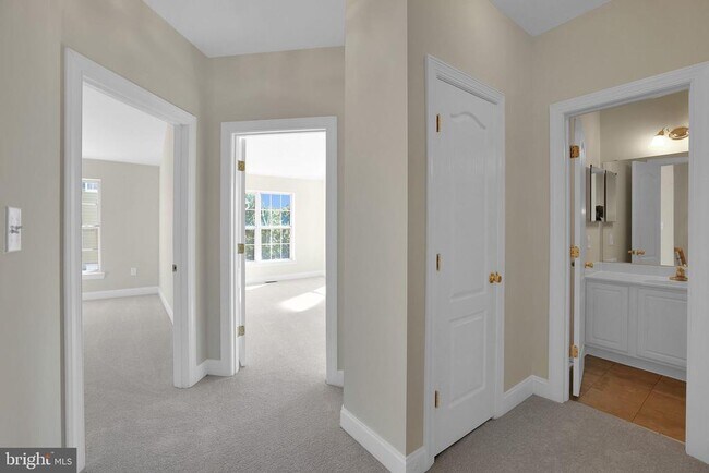 Building Photo - 111 Chevy Chase St