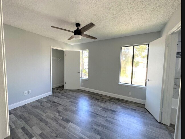 Building Photo - 3525 Sable Palm Ln