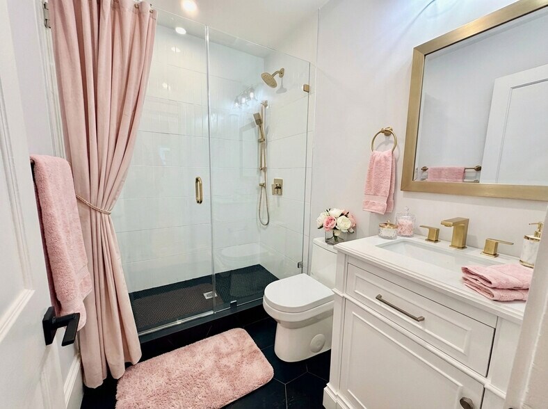 Building Photo - 24 Dawes St